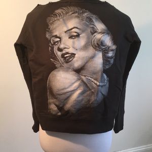 Jon Lauren, Marilyn Monroe sweatshirt